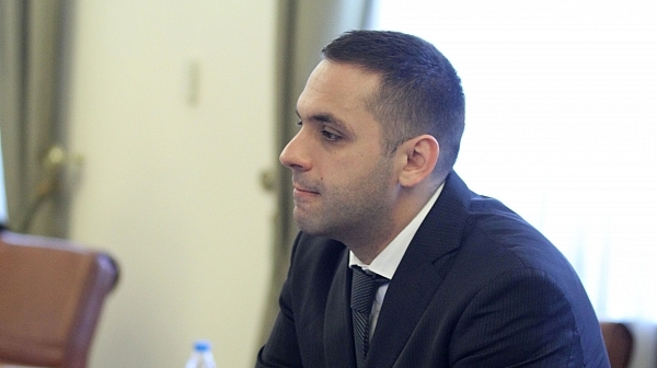 Министър Караниколов ще докладва за ”Емко” и ”Дунарит” в икономическата комисия