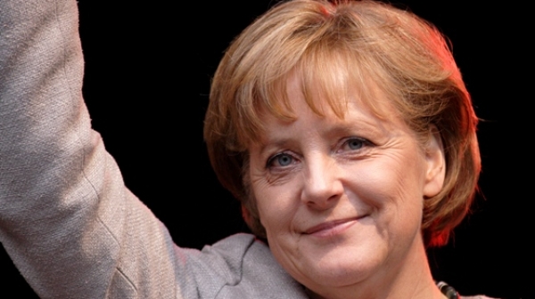 Рейтингът на Меркел спаднал с 10%