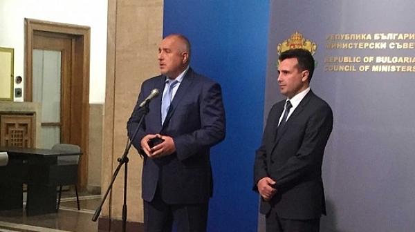 Скопие посрещна Борисов с военни почести