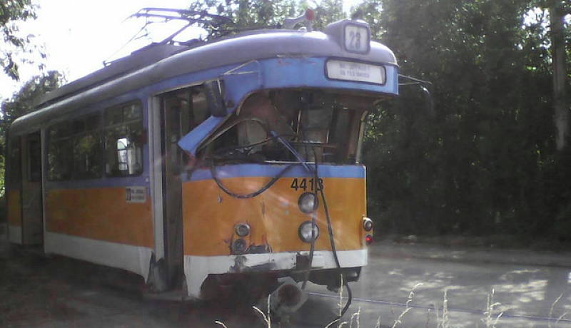 Два трамвая се удариха в София. Те са се движели