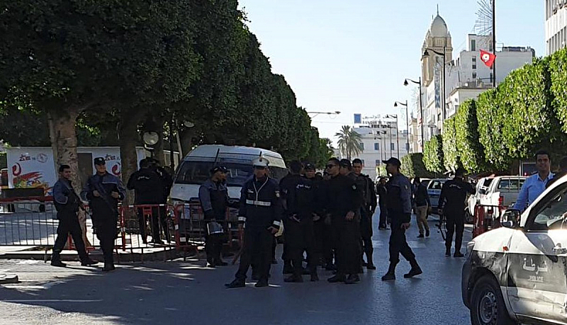 Експлозия избухна в центъра на тунизийската столица Тунис Съобщенията са