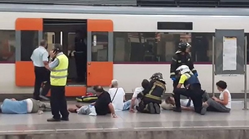 Пътнически влак дерайлира в Испания. Най-малко 21 души са пострадали,