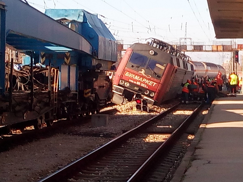 Дерайлиралият в Пловдив влак е изправен и ще напусне гарата.