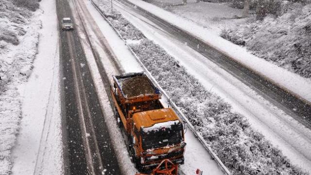 3000 снегорина са в готовност да поддържат републиканската пътна мрежа