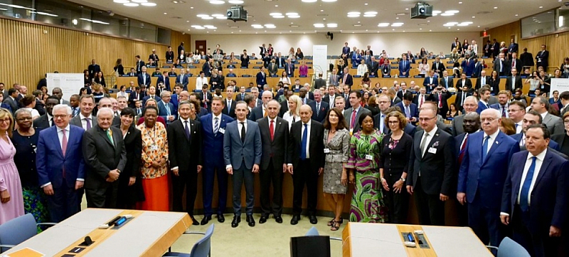 Близо 60 външни министри от целия свят участваха в събитие