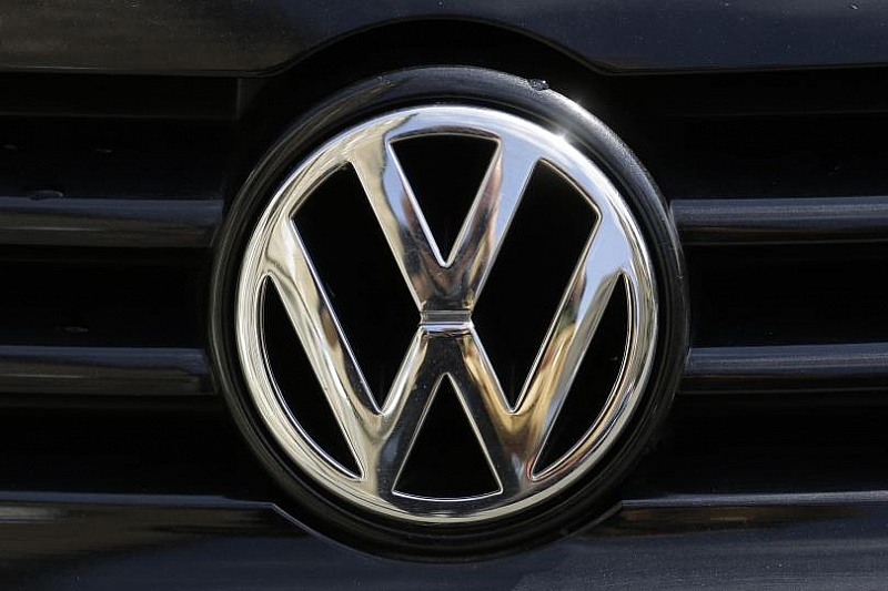 Днес автомобилният гигант Volkswagen се изправя пред германския Стотици хиляди