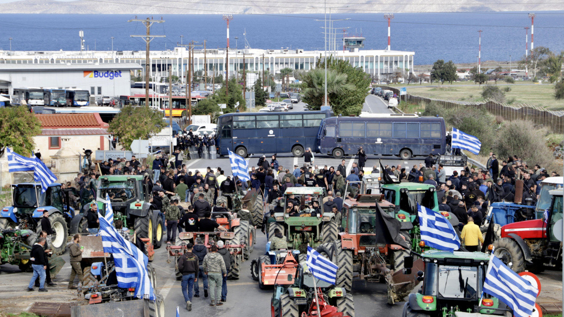 От Агенция Митници обясняват че пиковият сезон и бързането на