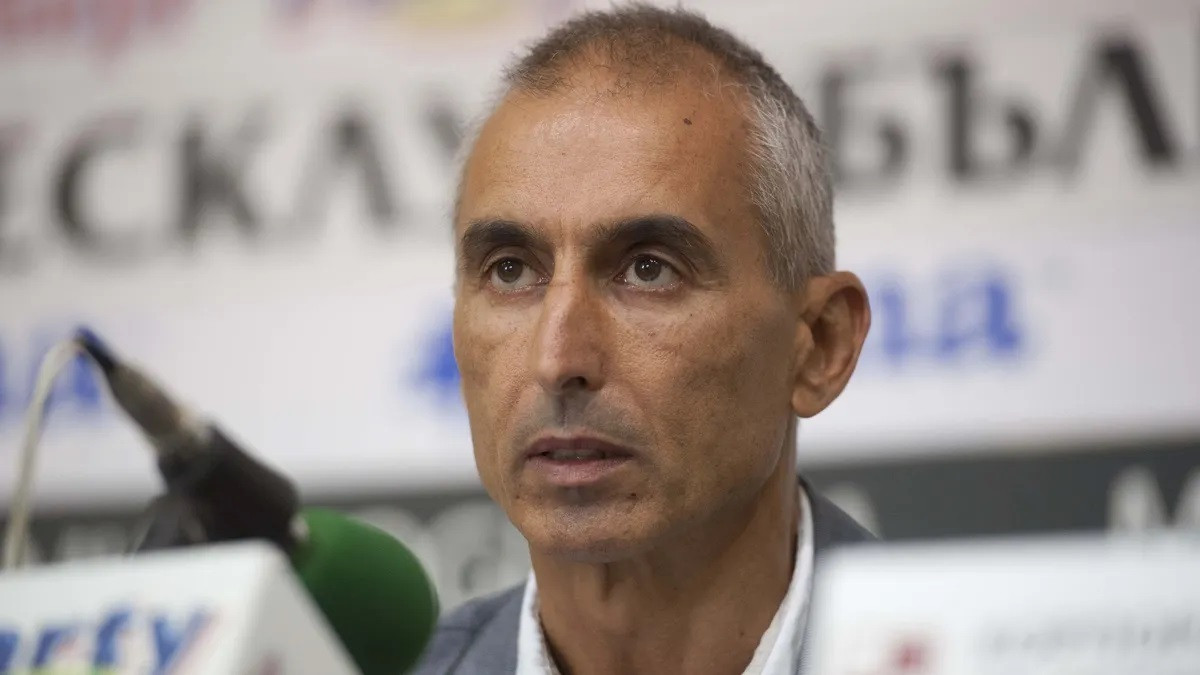 Досегашният президент Стефан Ботев получи 10 гласа а двама се