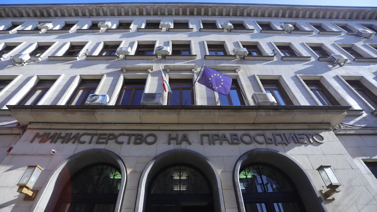 За да бъде допуснат един кандидат той трябва да е