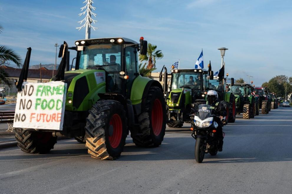 Движението на този тип автомобили е затворено по път II–19
