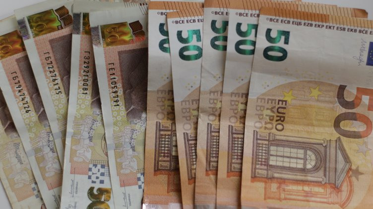 Различни банкови институции също предупредиха за това като според тях