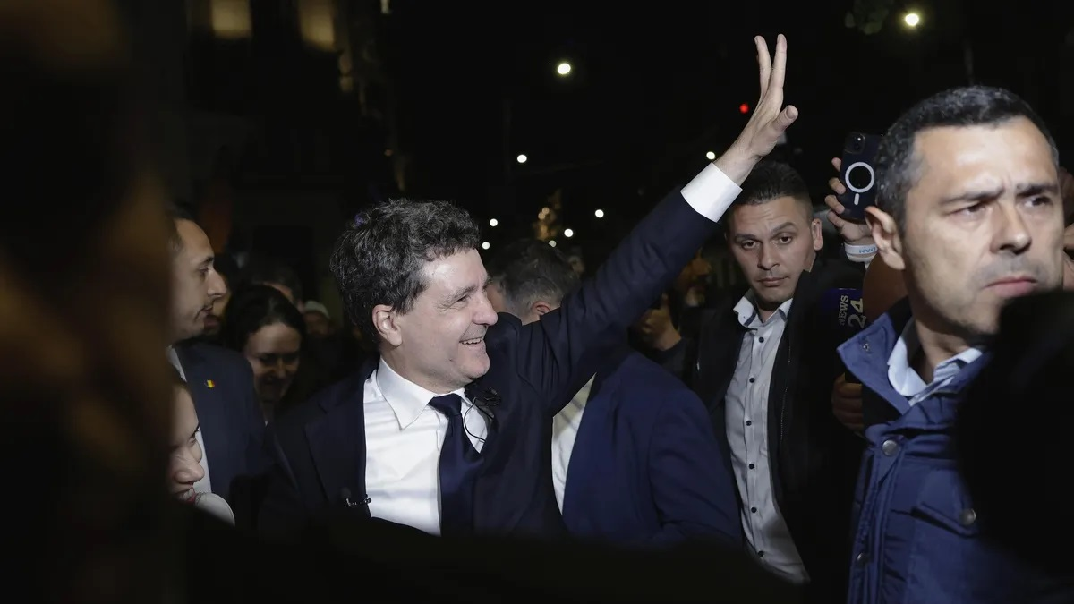 Компанията стартира серия емисии на облигации през последните години включително