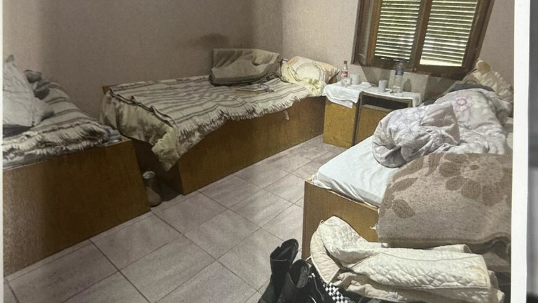 Съгласно закона за предоставяне на социални услуги за подслон или