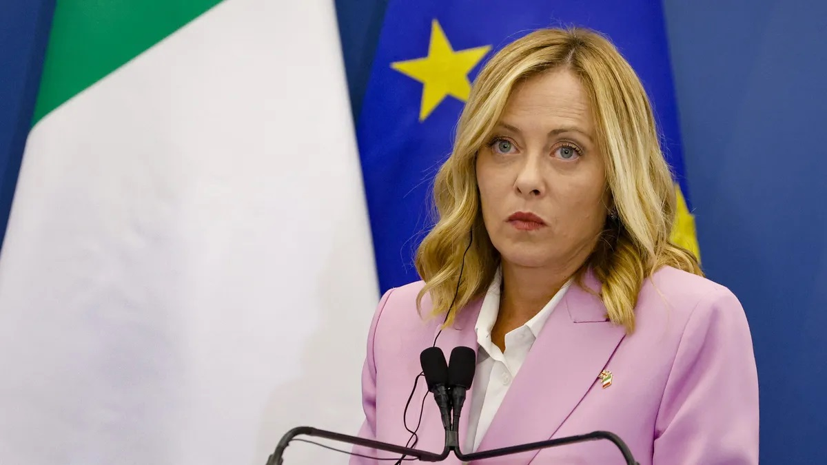 Мелони подчертава цитирана от АНСА че подобен диалог трябва да