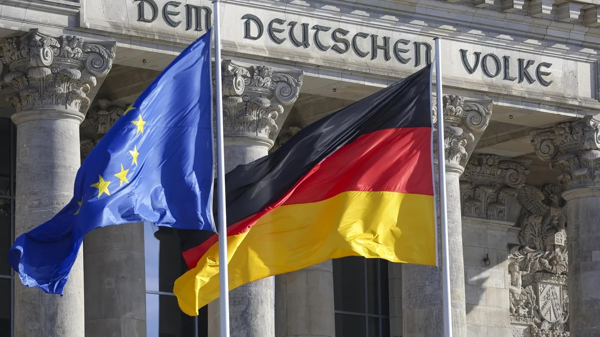 Функцията му известна като пикантен режим позволява създаването на откровено