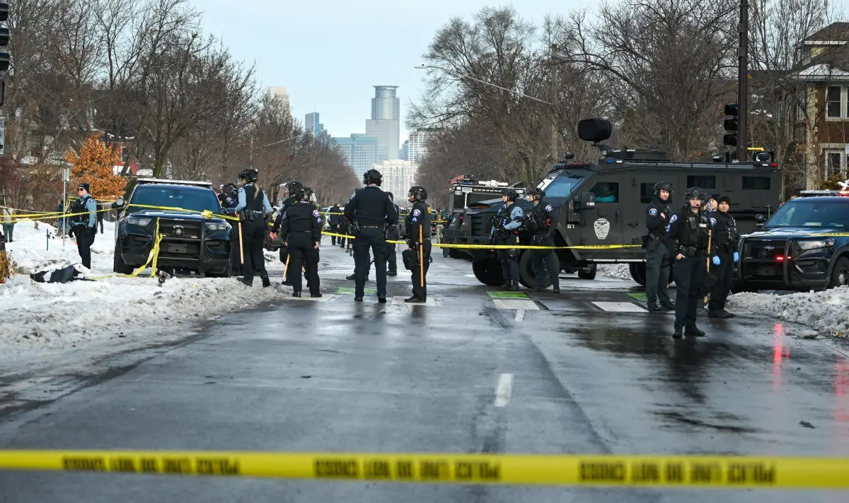 Кадрите показват словесен спор между Гуд нейната съпруга Бека и