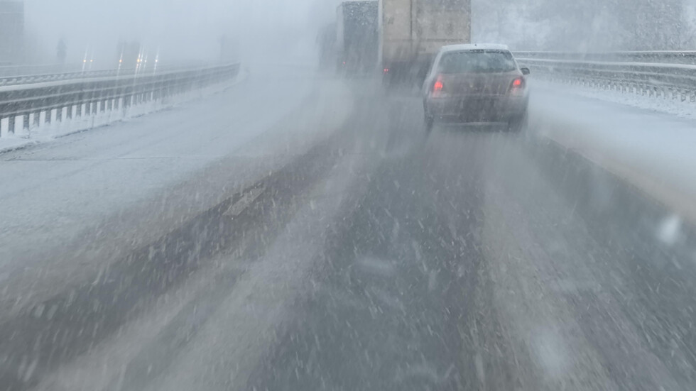 Преминаването се осъществява по обходен маршрут – ПВ Димитровград –