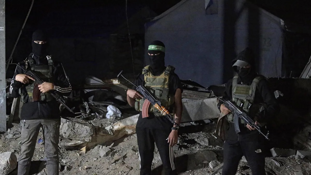 Втори източник посочва че забавянето се дължи и на вътрешни