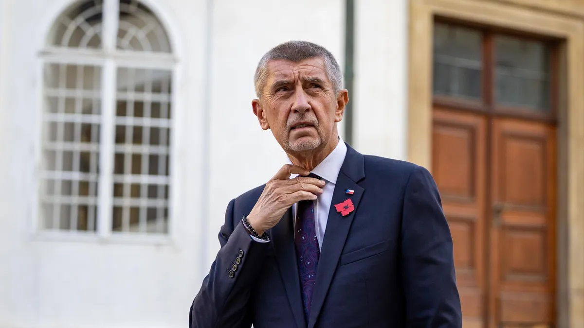 Вицепремиерът Карел Хавличек допълва че чешки компании са доставили оръжие