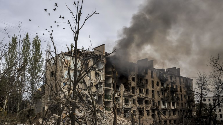 Комбинацията от екстремен студ и вълна след вълна руски атаки