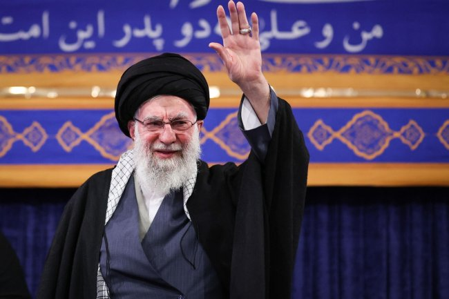 Според иранската парламентарна комисия атака срещу върховния лидер би се