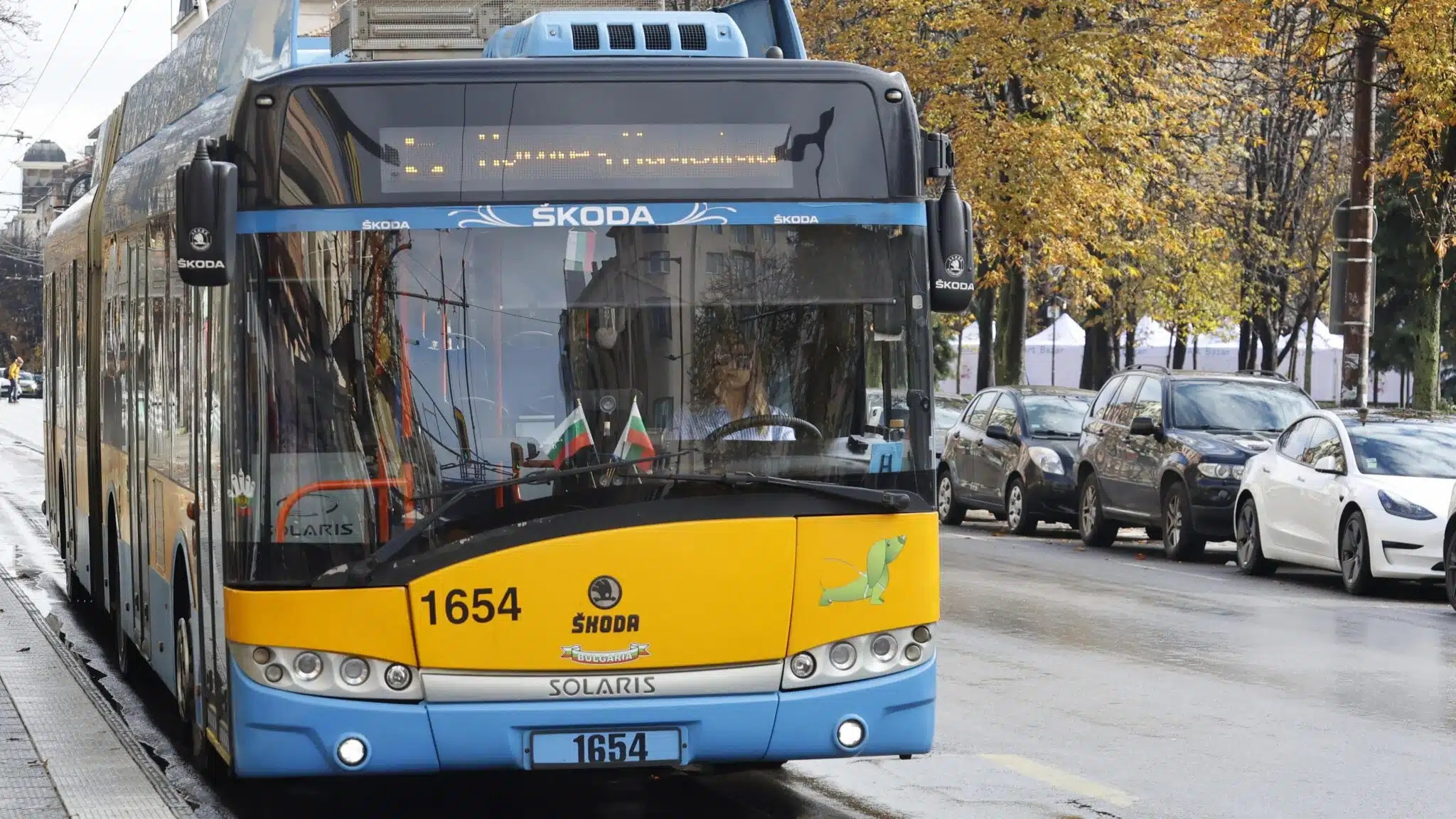 В момента студентите плащат над 6 евро за месечна карта