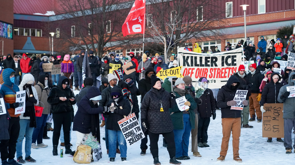 По рано прессекретарят на Белия дом Каролин Ливит определи смъртта