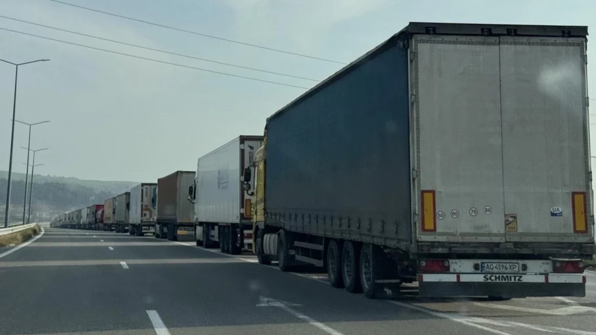 Вчера тежкотоварни камиони бяха блокирани на границата със Сърбия в