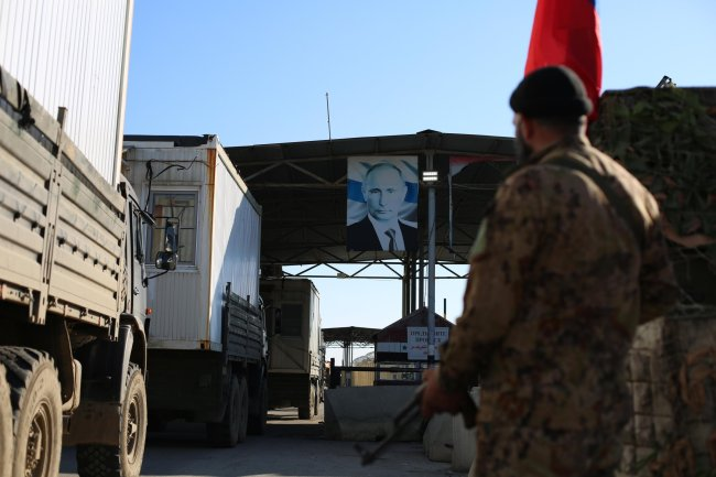 Междувременно крехкото примирие между враждуващите страни беше удължено с още