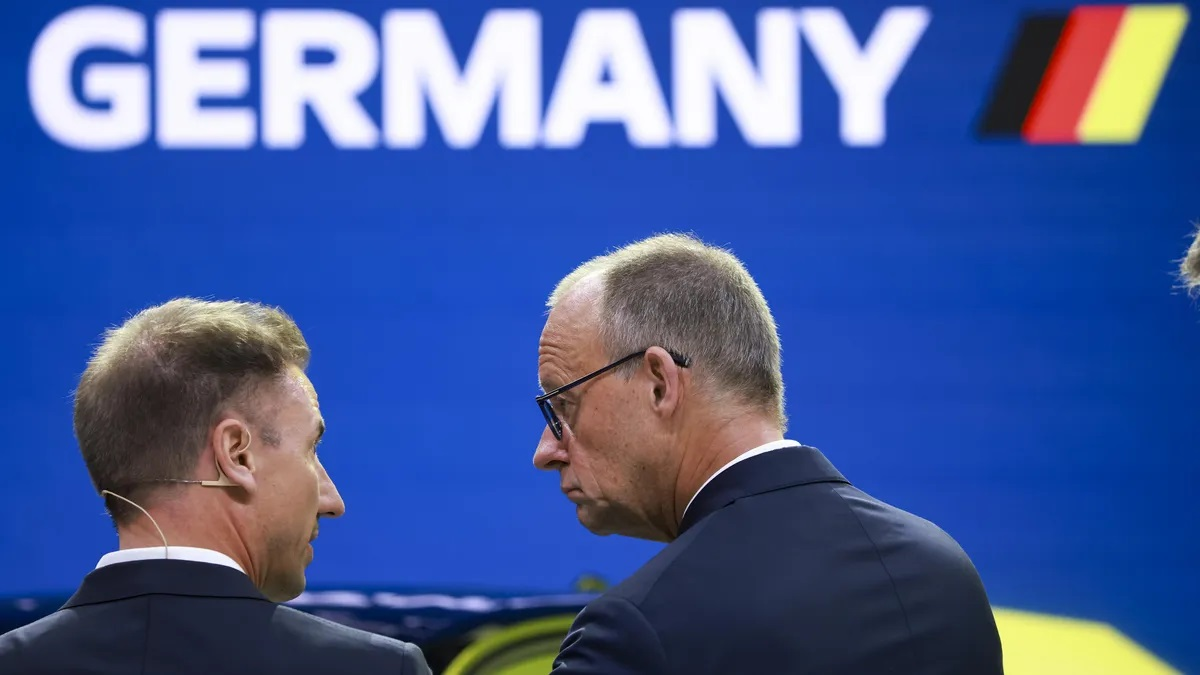 Съответно прогнозата за следващата година също е коригирана надолу –