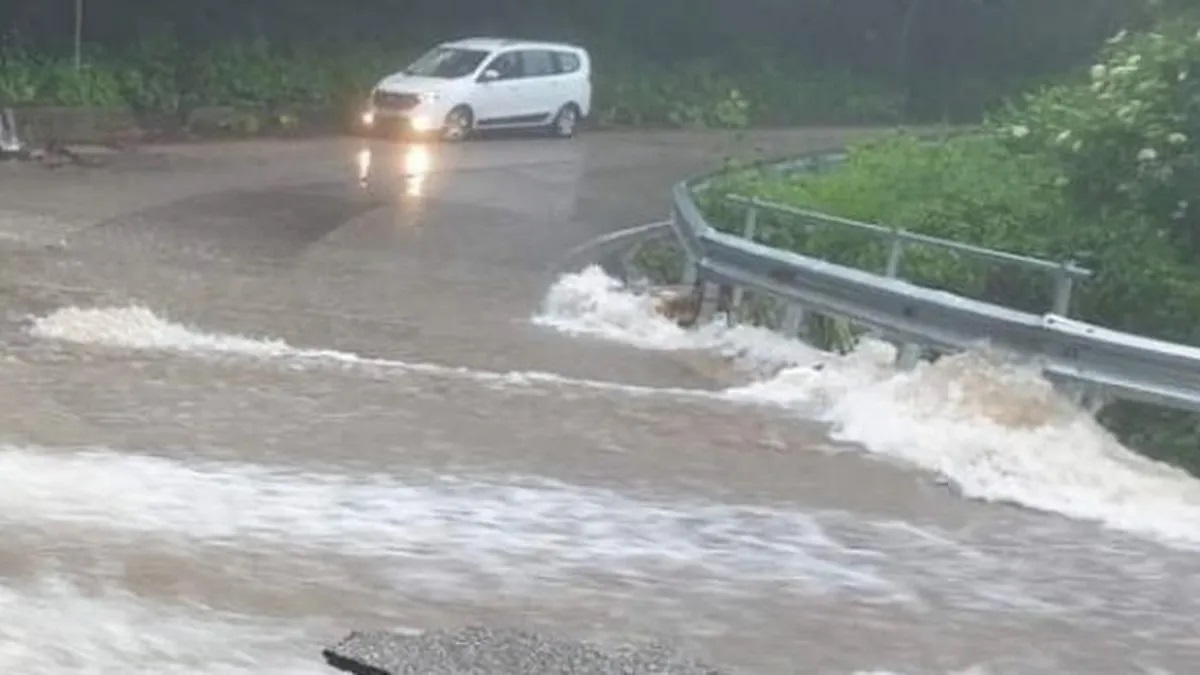 Водачите изчакват на място като движението се контролира от служители