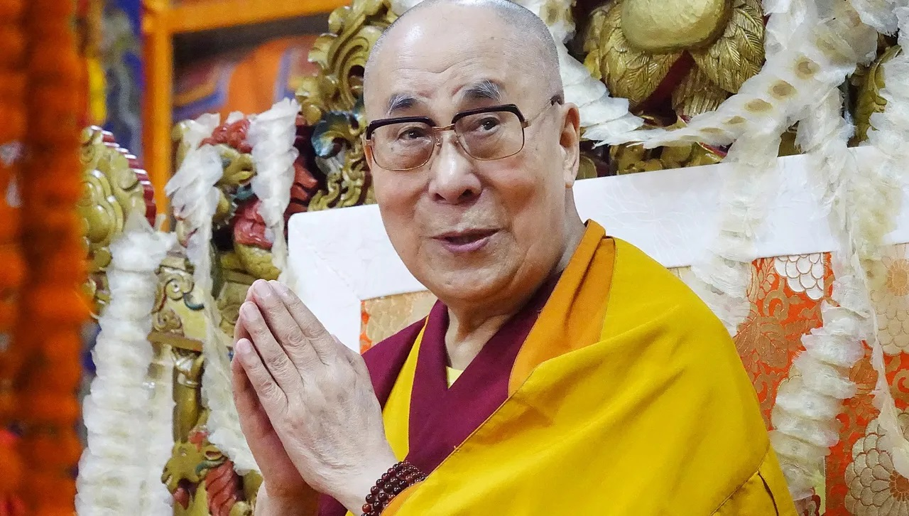 Далай Лама който живее в изгнание в Индия от 1959