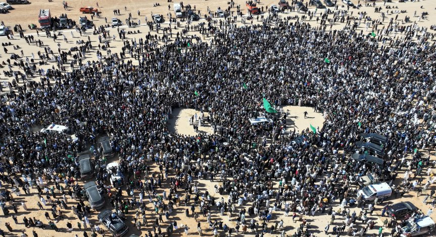 В множеството са се включили хора от различни градове Те