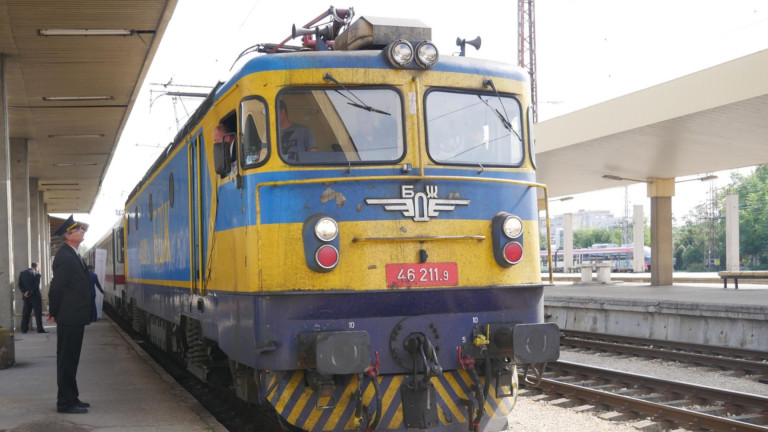 Договорите за трите лота са със срок от 12 години