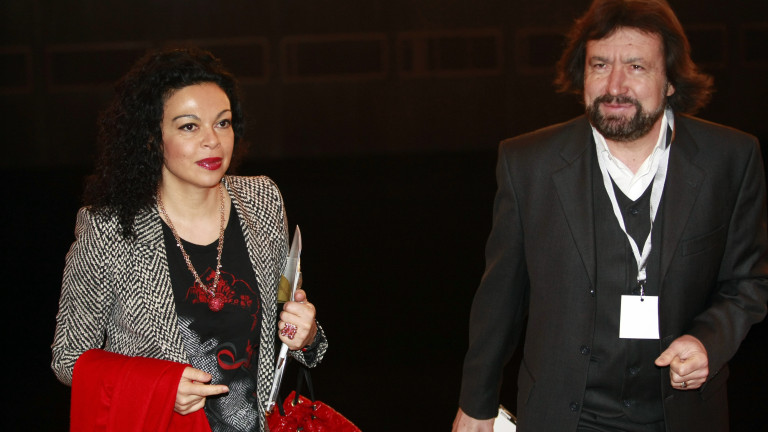 Според тях върху земи на приватизирано от тях дружество е