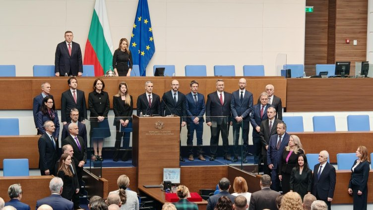 Малко по рано президентът Илияна Йотова подписа указа за назначаване