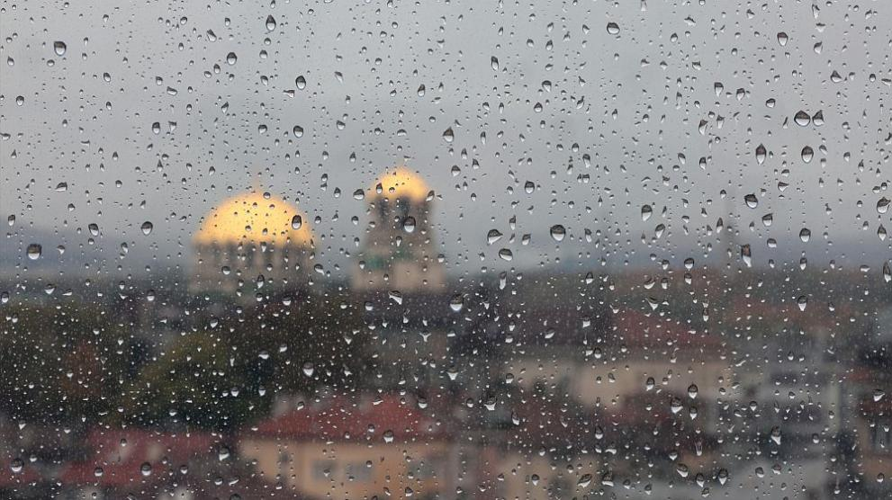 По късно през деня и през нощта валежите ще достигнат