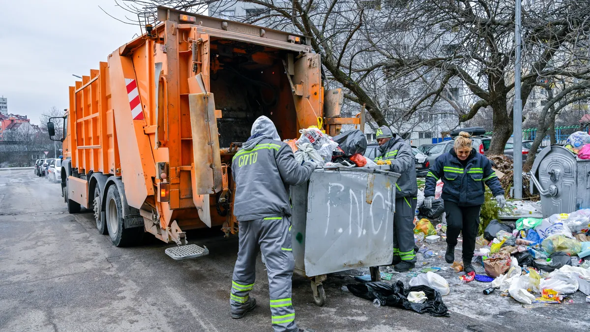 Георгиев обясни че досега работата е вървяла с наша техника