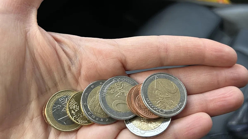 В тях се казва също така че комплектите се предлагат