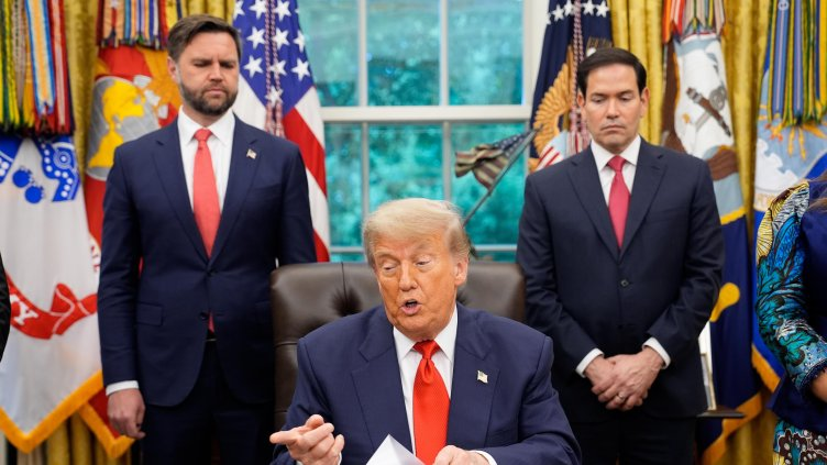 Повод за срещата са коментарите на президента Доналд Тръмп който