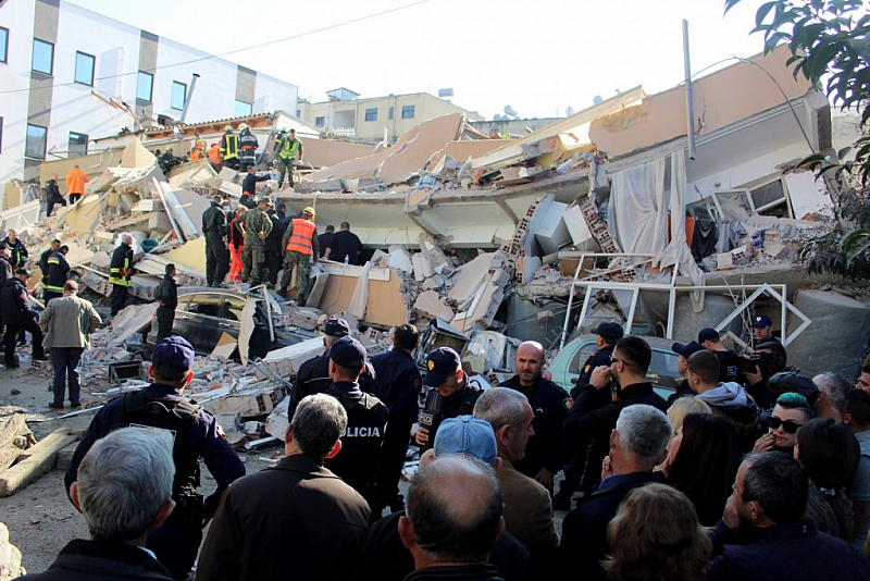Мощното земетресение отне живота на най-малко 22-ма души. Земният трус