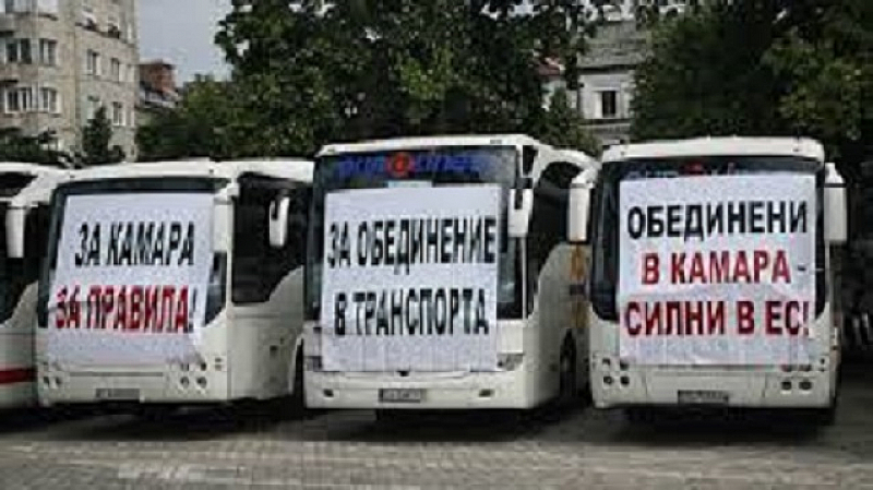 Автобусните превозвачи планират да започнат от 13 декември символичен протест