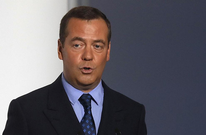 Дмитрий Медведев който сега е зам председател на Съвета за