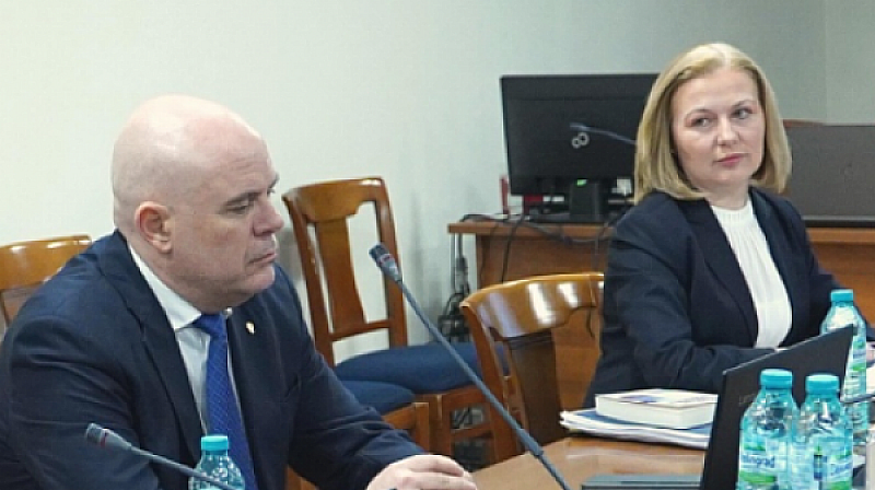 Йорданова направи уточнението че обичайно главният прокурор отказва да информира