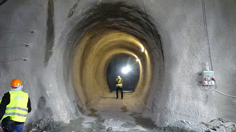 Въпреки че тунелът Железница е напълно готов две свлачища от