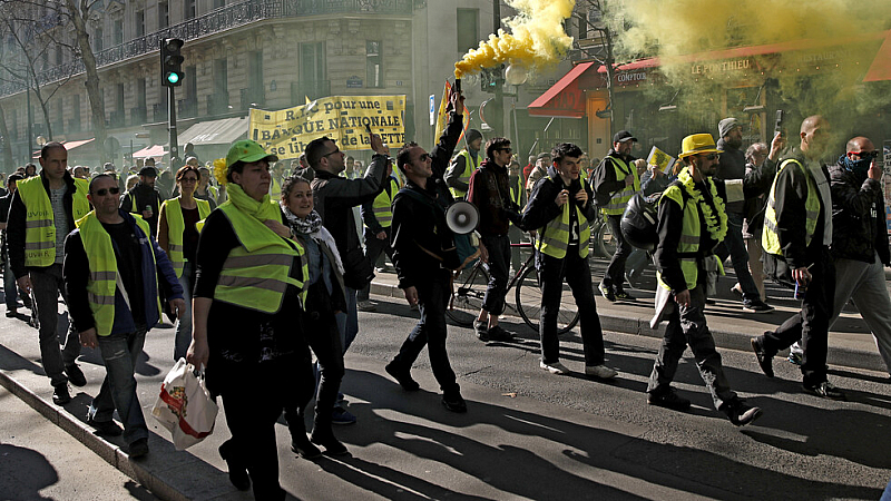 Властите във френската столица Париж разгониха нерегламентиран протест на жълтите