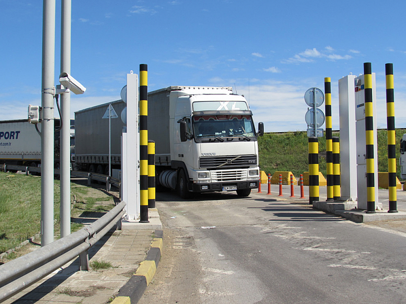 Валутата е открита в товарен автомобил с турска регистрация който