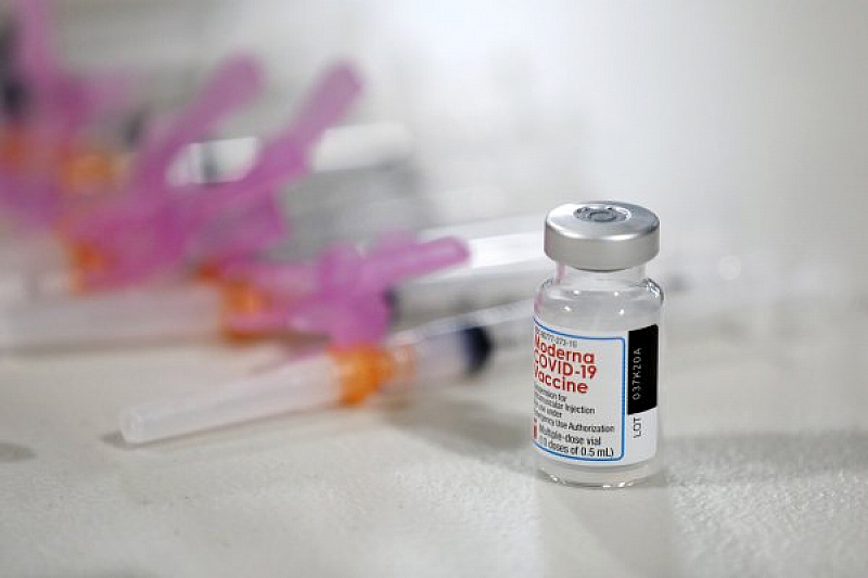Калифорния спря партида от ваксината на Модерна, след като шестима