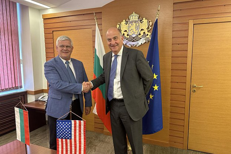 Министър Вътев запозна посланик Мертен с предприетите действия от България