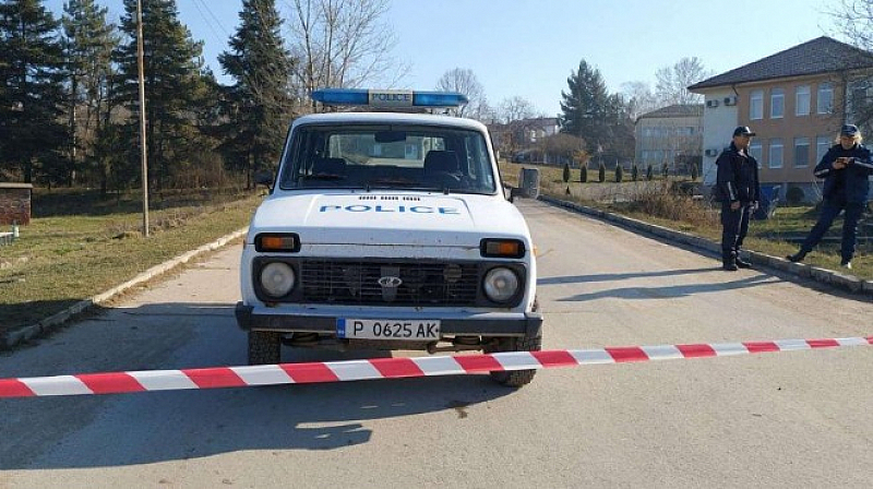 Трима пострадали при сбиването са откарани в болница в Сливен. По